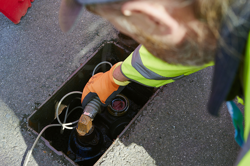 Leakage inspector fixing a leak 